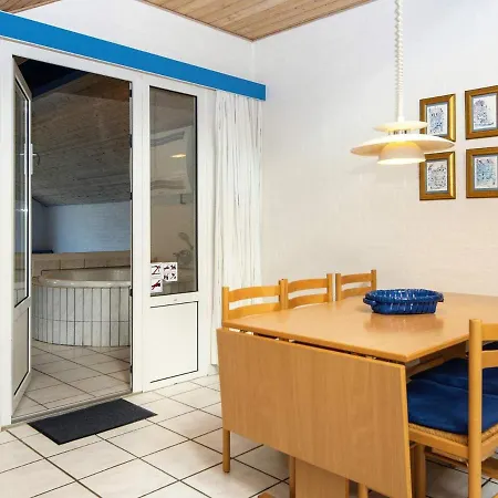 8 Person Holiday In Harbo Re بيت للعطل