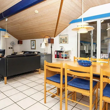 8 Person Holiday In Harbo Re *