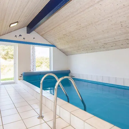 8 Person Holiday In Harbo Re بيت للعطل