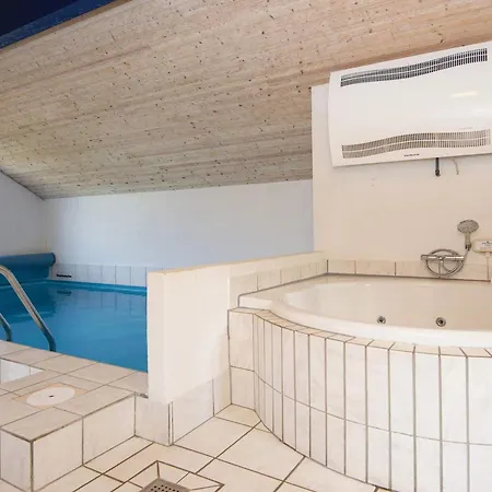 8 Person Holiday In Harbo Re بيت للعطل