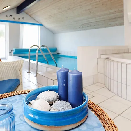 8 Person Holiday In Harbo Re بيت للعطل *