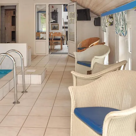 8 Person Holiday In Harbo Re بيت للعطل *