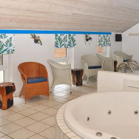 8 Person Holiday In Harbo Re بيت للعطل *