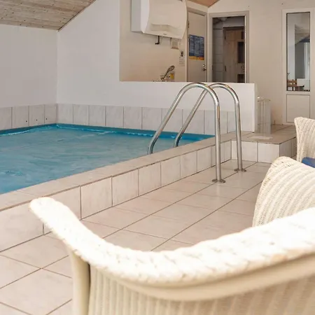 8 Person Holiday In Harbo Re